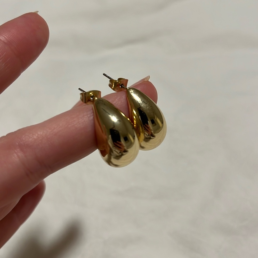 Gold earrings